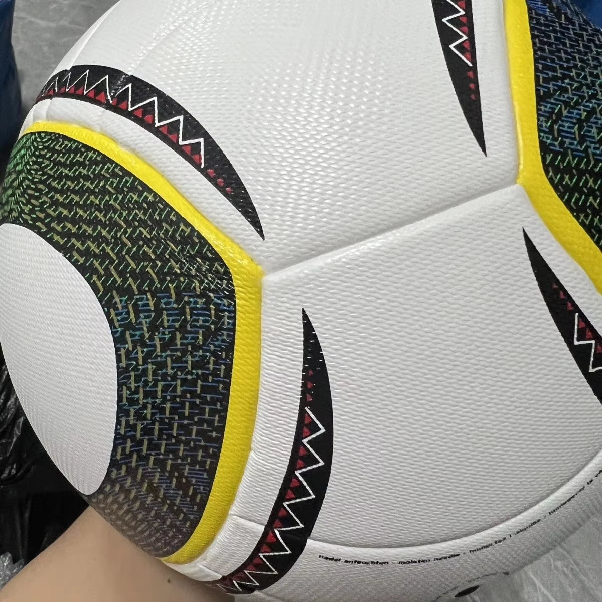 2010 Football Men Women High Quality Size 5 Pu Sports Training Futebol Adult Kids Professional Team Match Soccer Ball Gift